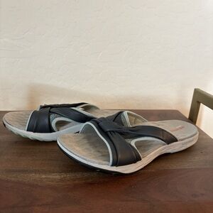 Merrell Black and Gray Women's leather Sandals. 9